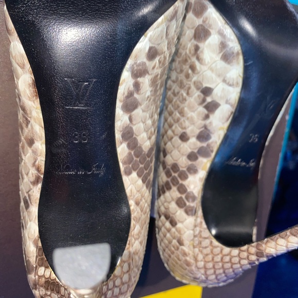 Louis Vuitton Python Rendez Vous Pump - Picture 6 of 8